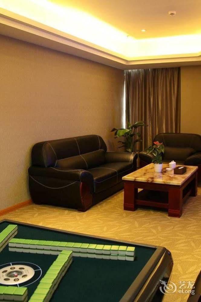 Jinyan Hotel Гуанджоу Екстериор снимка
