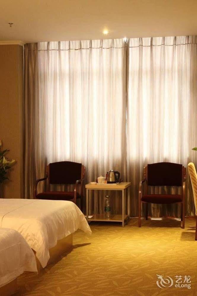 Jinyan Hotel Гуанджоу Екстериор снимка