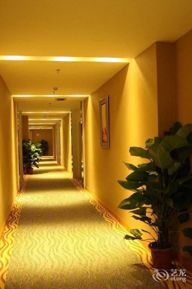 Jinyan Hotel Гуанджоу Екстериор снимка
